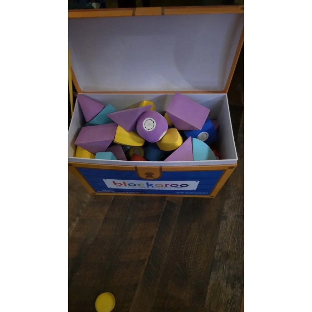 Blockaroo Magnetic Foam Building Blocks 100 Piece Set w/ Storage Chest MSRP$140